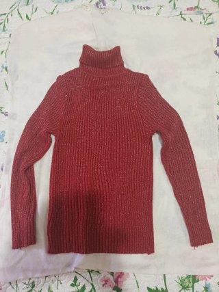 Jersey Rojo con Brillos Dorados