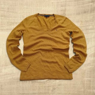 Jersey cuello pico Tommy Hilfiger mostaza