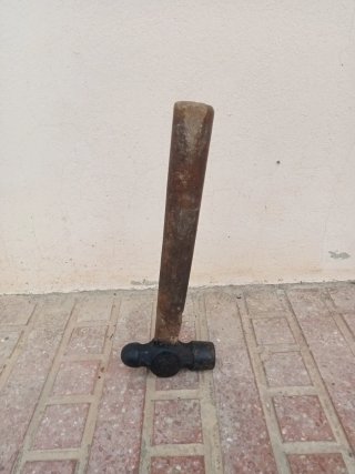Martillo de Bola con Mango de Madera