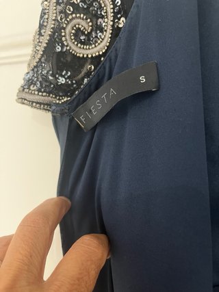 Vestido de fiesta largo azul y pedrería