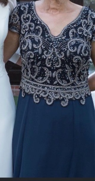 Vestido de fiesta largo azul y pedrería