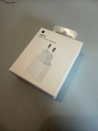 Caja Adaptador de Corriente Apple USB-C 20W