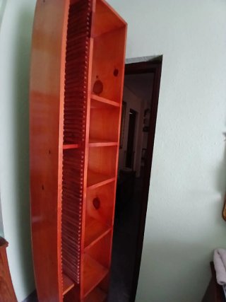 Estantería de madera maciza