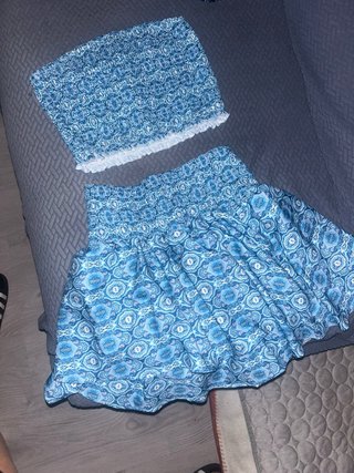 Conjunto de dos piezas estampado azul elastico