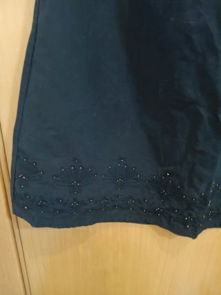 Vestido palabra de honor negro con pedrería