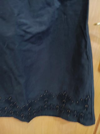 Vestido palabra de honor negro con pedrería