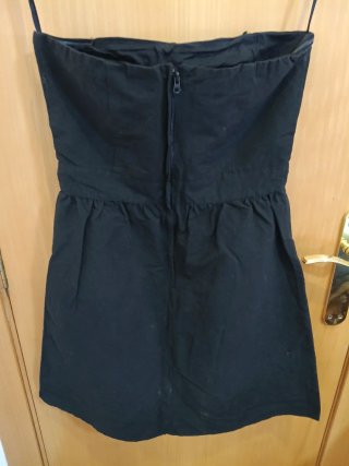 Vestido palabra de honor negro con pedrería