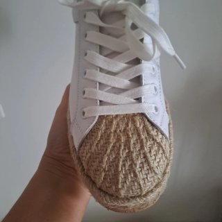 Sneakers Sixtyseven beige e bianche
