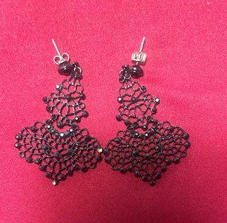 Pendientes largos negros de fiesta