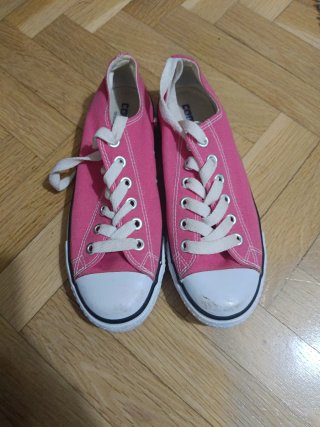 Converse rosas(ACEPTO OTROS PRECIOS NEGOCIABLES)