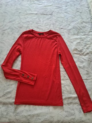 Jersey rojo manga larga botones