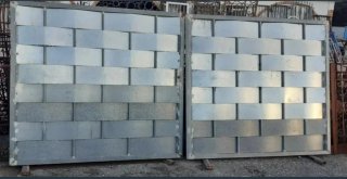 Puerta galvanizada diseño tejido