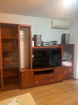 Mueble de Salón de Madera y juego de mesa con puf