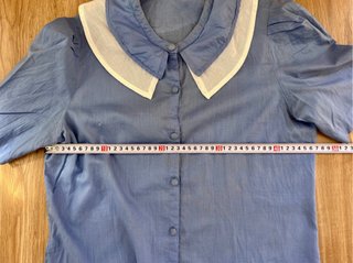Camisa Vintage Azul con Cuello Contrastado