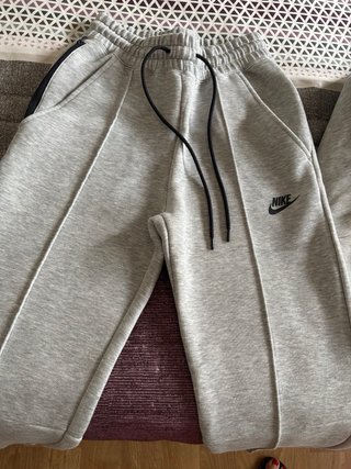 Chaqueta y pantalón Nike Tech Fleece Gris