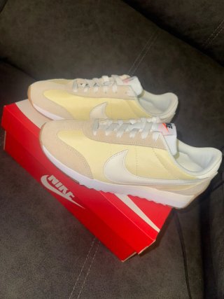 Zapatillas Nike Beige