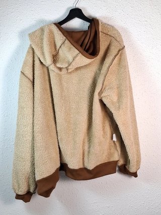 Sudadera con capucha y forro de borrego...