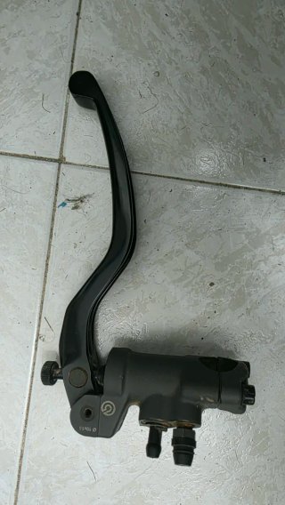 Bomba de freno Brembo 19x18