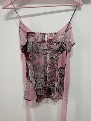 Top rosa estampado paisley