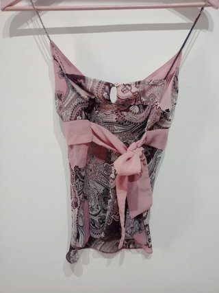 Top rosa estampado paisley