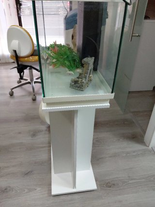 Pecera con Mueble Blanco