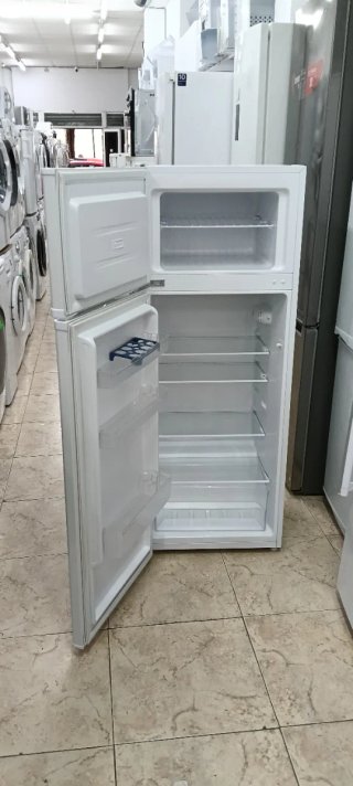 Nevera pequeña Svan Blanca 143X54X56cm