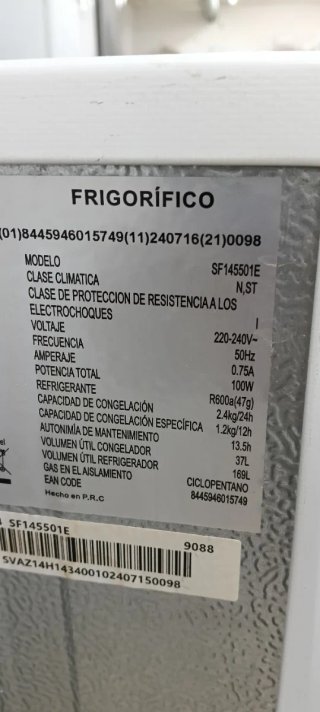Nevera pequeña Svan Blanca 143X54X56cm