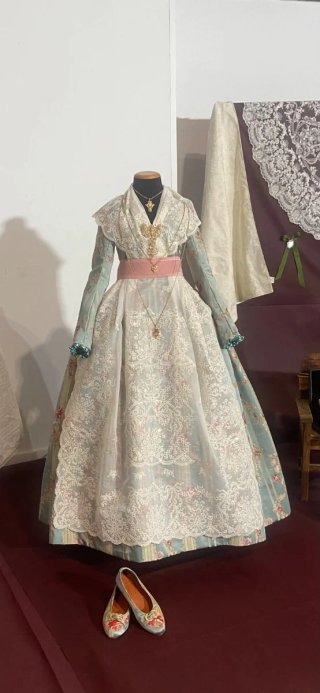 Traje de Fallera