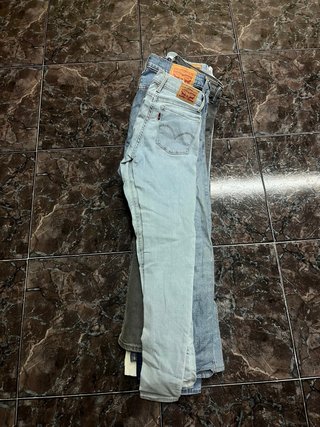 Pantalones Levi's 5€ la unidad