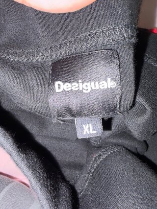 Falda Desigual Negra con Estampado