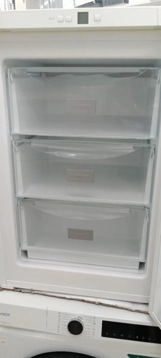 CONGELADOR VERTICAL LIEBHERR FREEZER 84X56 X61 cm