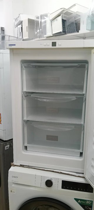 CONGELADOR VERTICAL LIEBHERR FREEZER 84X56 X61 cm