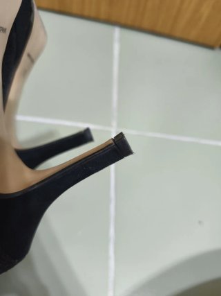 Zapatos de Tacón Negros con Apertura Delantera