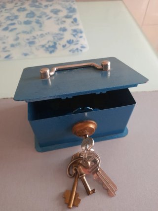 Caja Fuerte Metálica Azul con Llaves