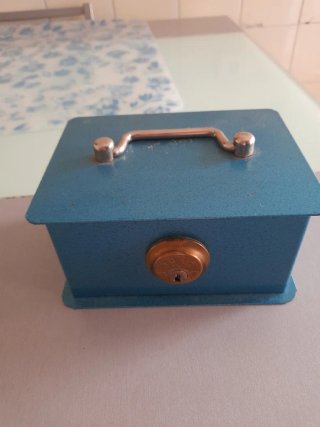 Caja Fuerte Metálica Azul con Llaves