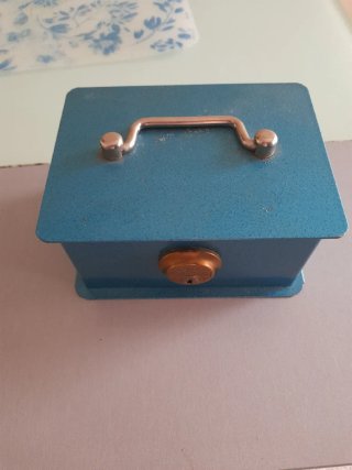 Caja Fuerte Metálica Azul con Llaves