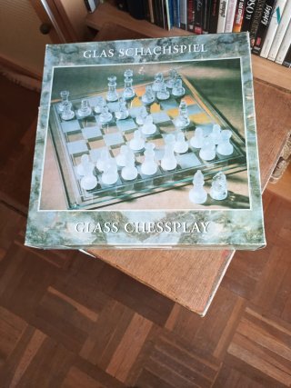 Juego de ajedrez de cristal