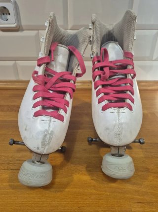 Patines Artísticos Blancos con Cordones Rosas