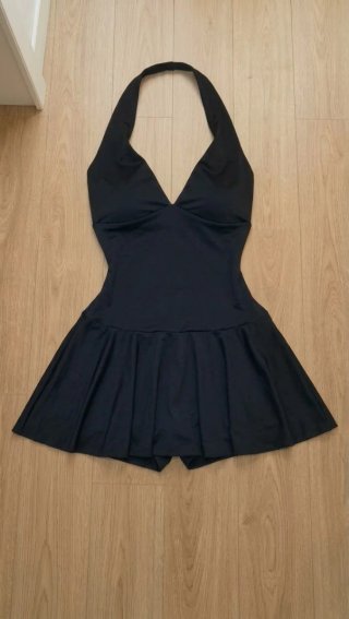 Vestido corto negro halter
