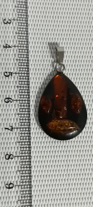 Colgante de Acero Inoxidable y Ámbar Báltico.