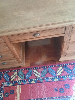 SE VENDE MESA - ESCRITORIO ANTIGUA DE ROBLE