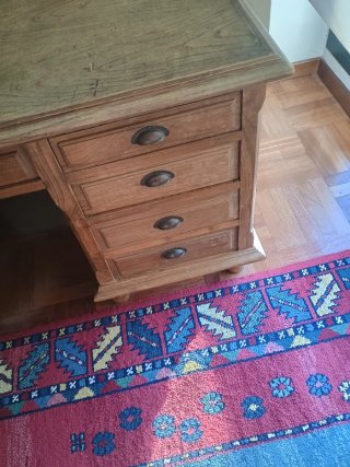 SE VENDE MESA - ESCRITORIO ANTIGUA DE ROBLE