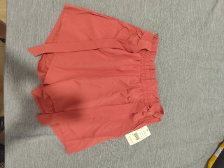 Pantalones cortos rosas con cinturón