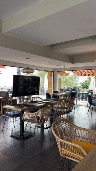 Restaurante en conocido club de tenis