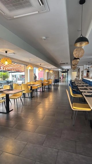Restaurante en conocido club de tenis