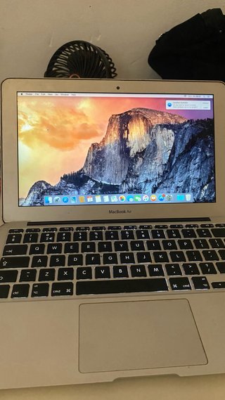 MacBook Air 11” Intel Core i5 – 4GB RAM – 128GB SS