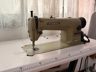 Máquina de coser industrial Mitsubishi DB130G
