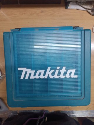 Taladro Makita con maletín