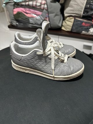 Zapatillas adidas grises