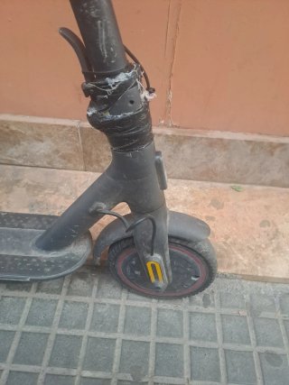 Patinete Eléctrico Negro. Lo ha dado todo.